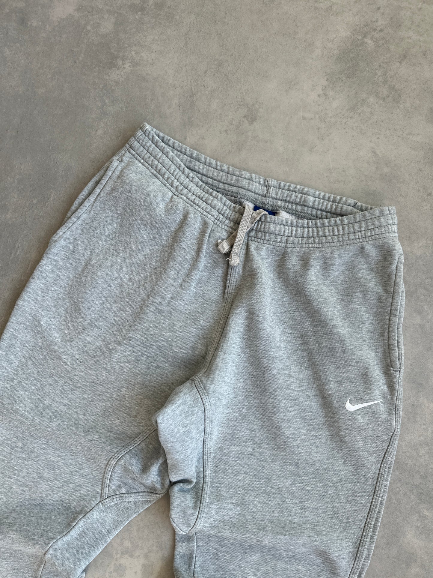 Nike muška basic siva trenerka (L)