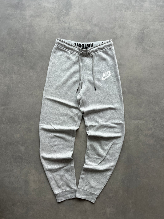 Nike ženska basic siva trenerka (S)