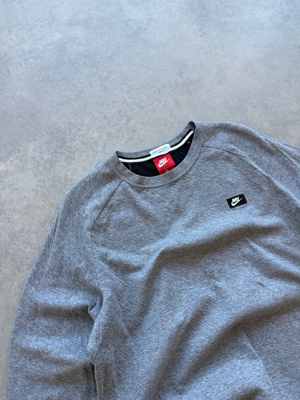 Nike muška basic siva tanka dukserica (M)