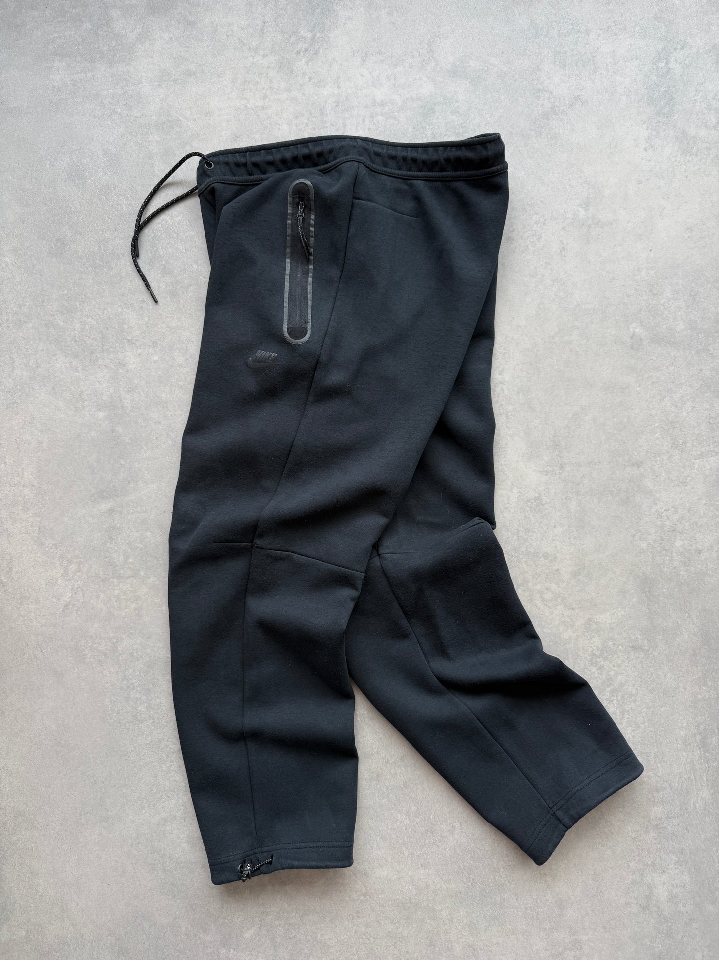 Nike Tech Fleece muška crna trenerka (L)