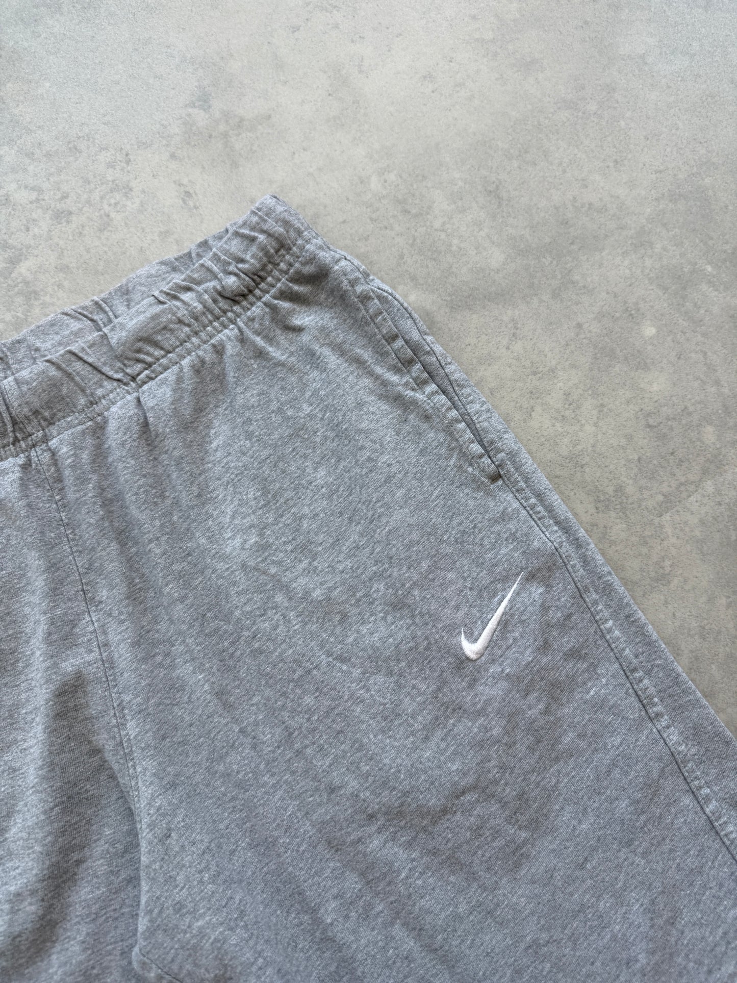 Nike muška basic sivi šorc (M)
