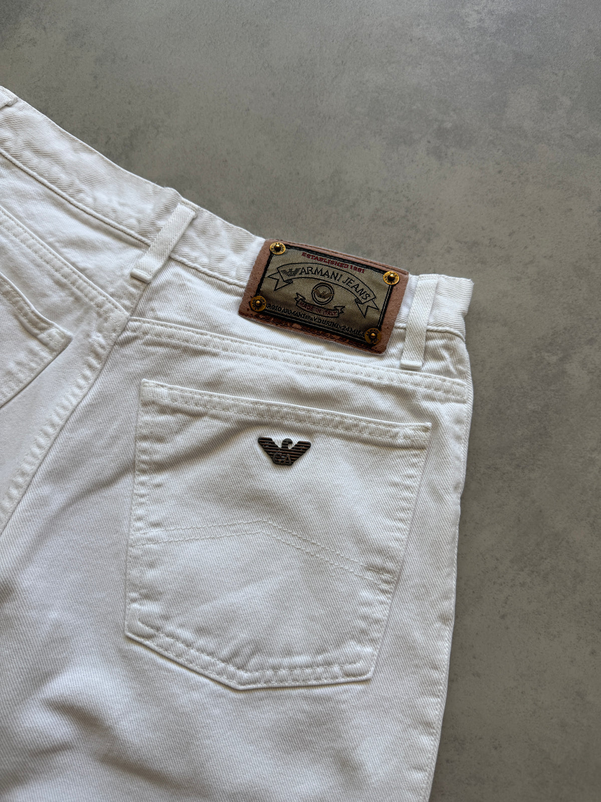 Armani Jeans vintage 2000s ženske bijele farmerke (32)
