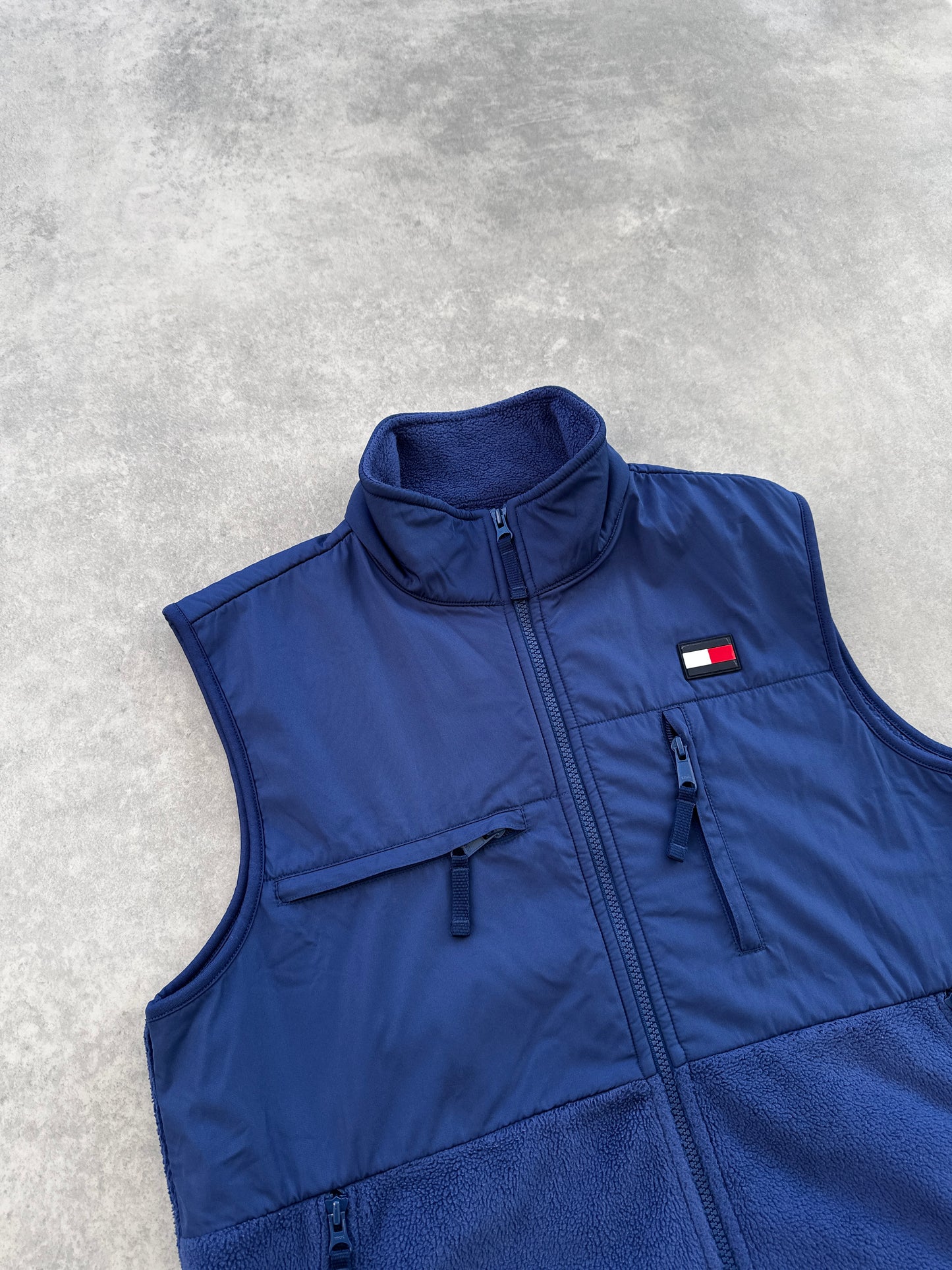 Tommy Hilfiger 2000s muski fleece prsluk (S)