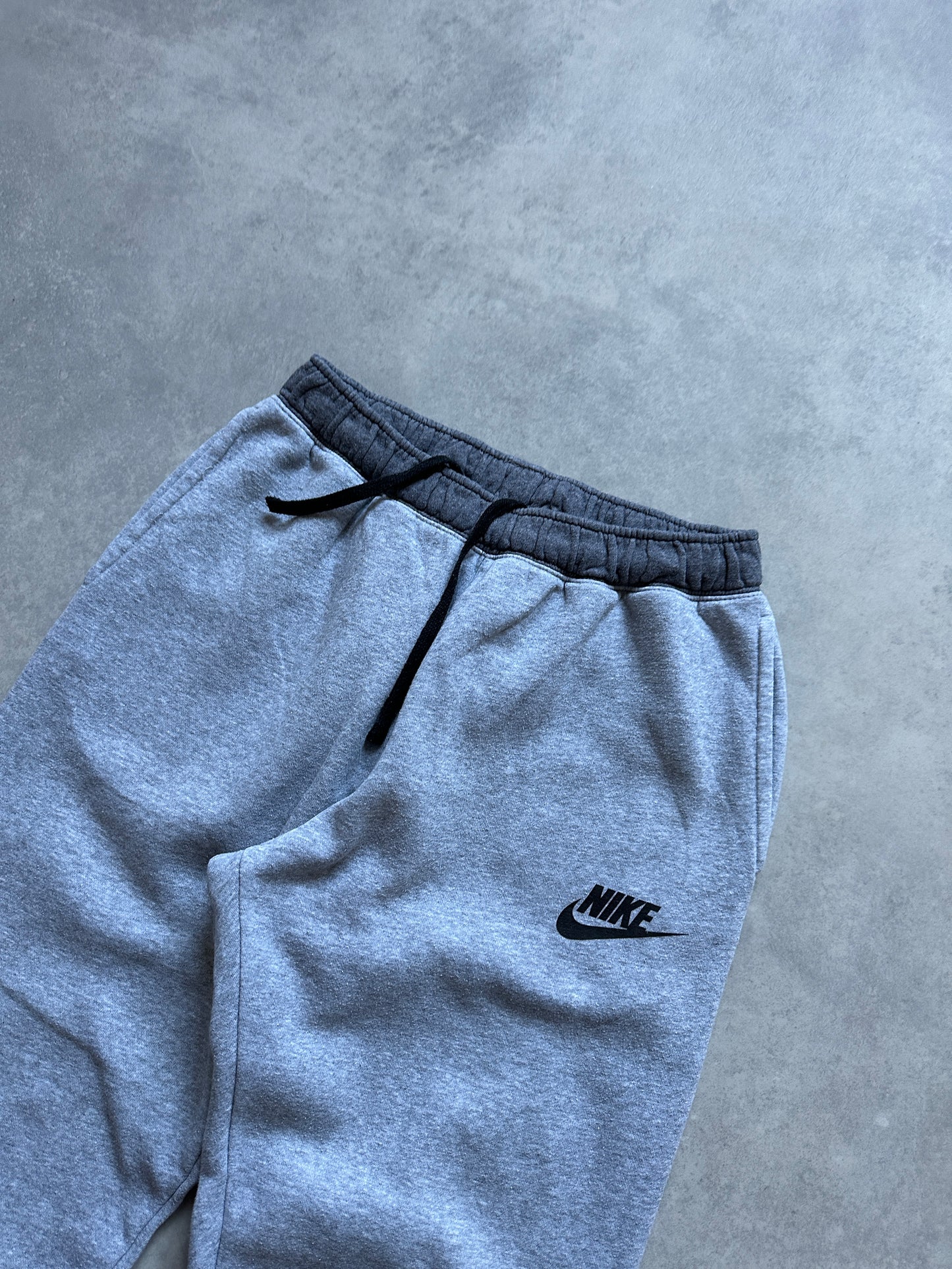 Nike basic siva muška trenerka (S)