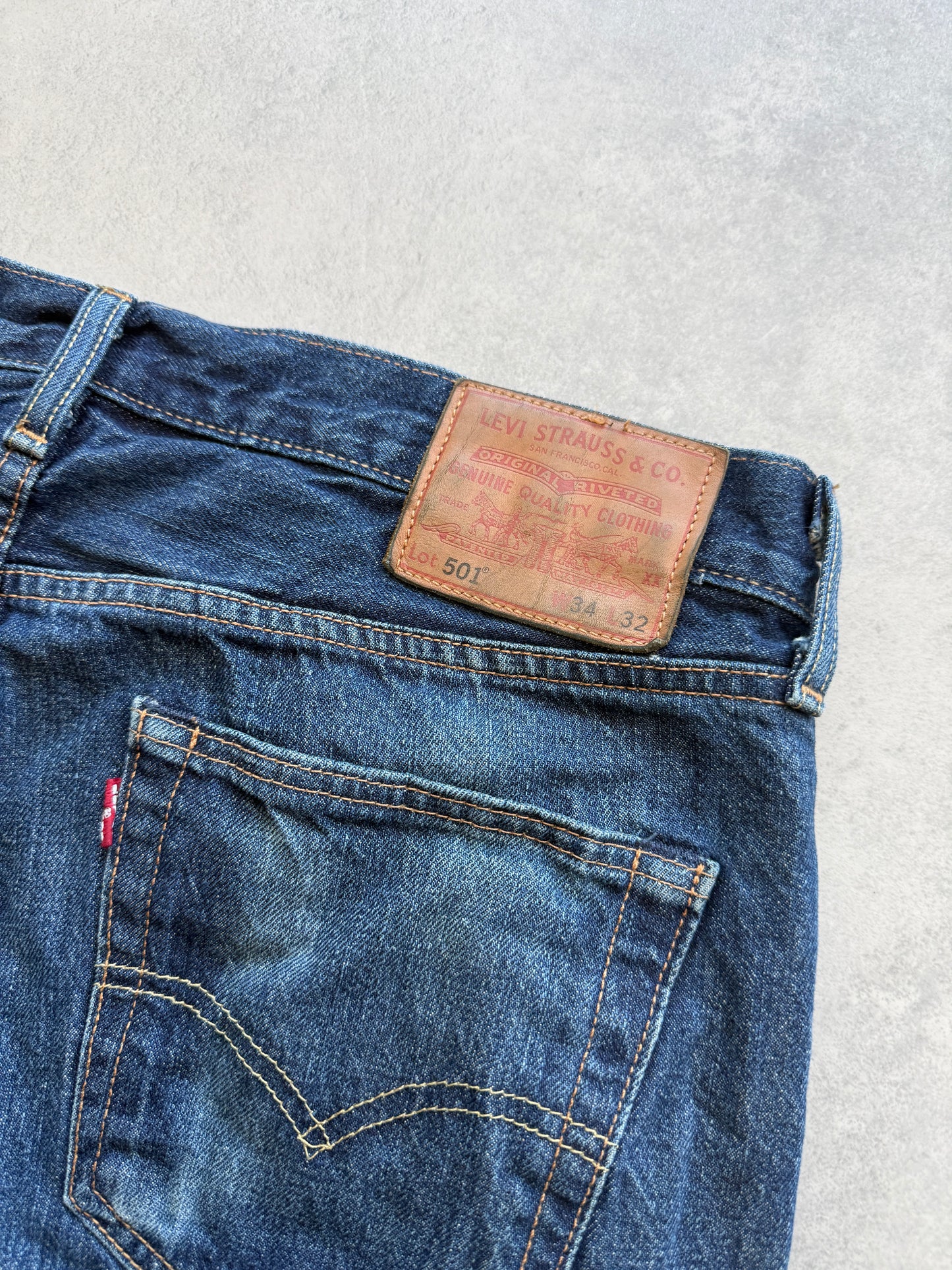 Levis 501 muške tamno plave farmerke (34x32)