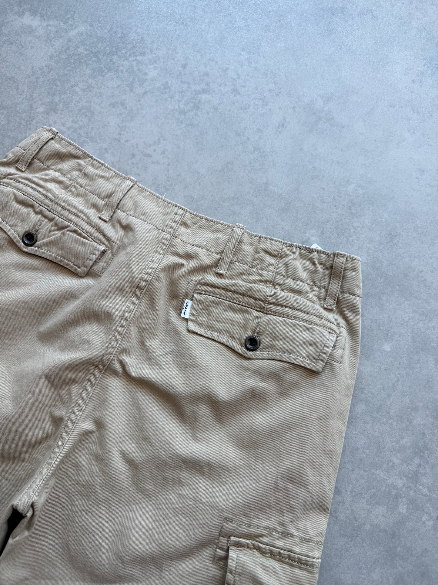 Levis muški bež cargo šorc (M)