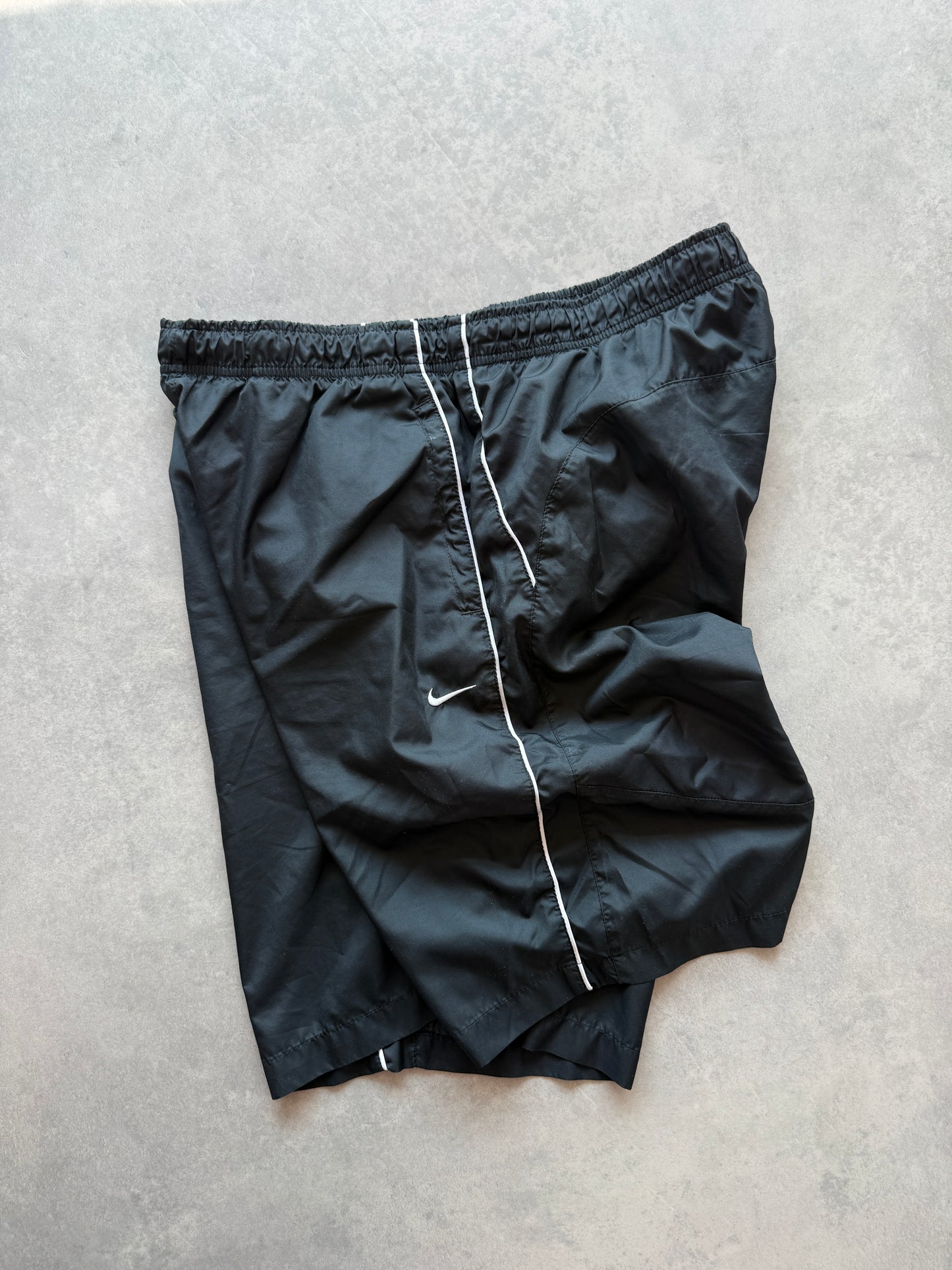 Nike 2000s muški crni šuškavi šorc (L)