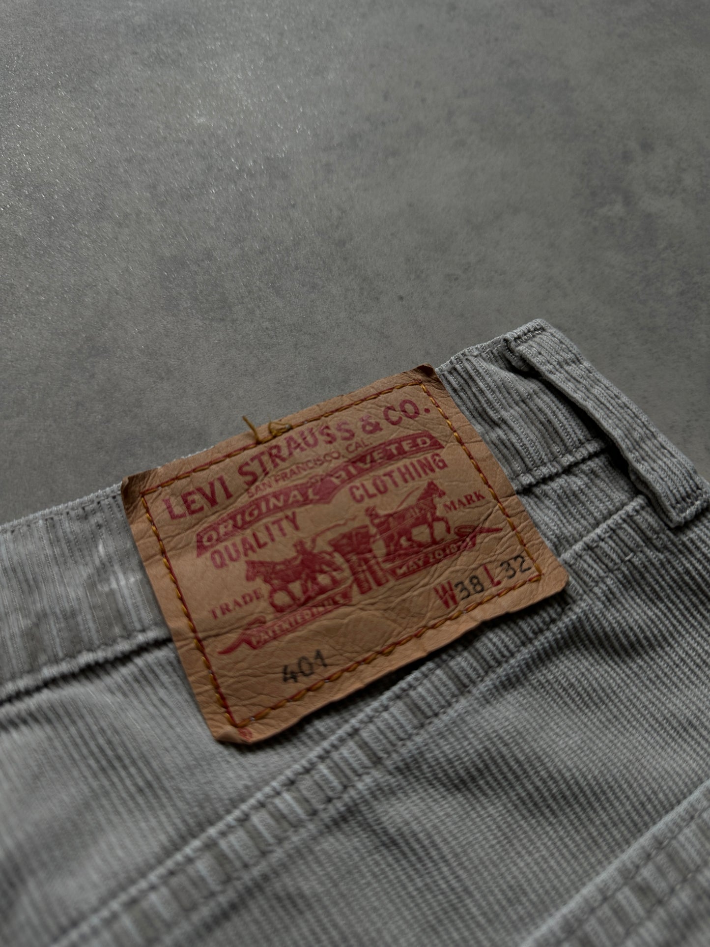 Levis 401 muške hlace (38x32)