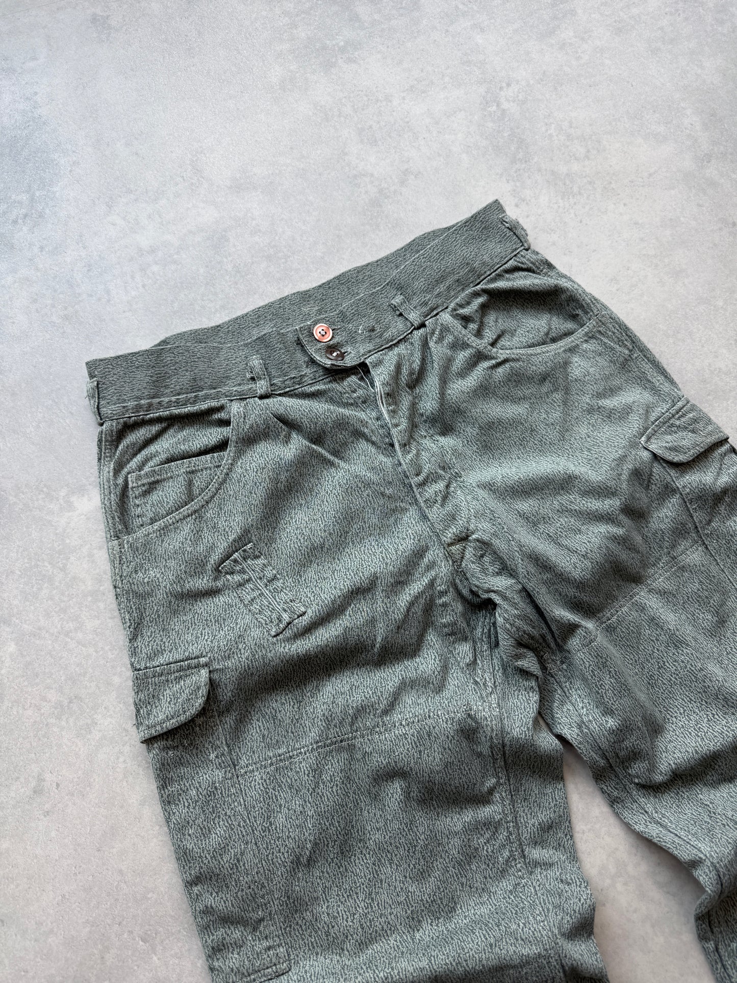 East German NVA Rain Drop camo vintage muške cargo hlace (M)