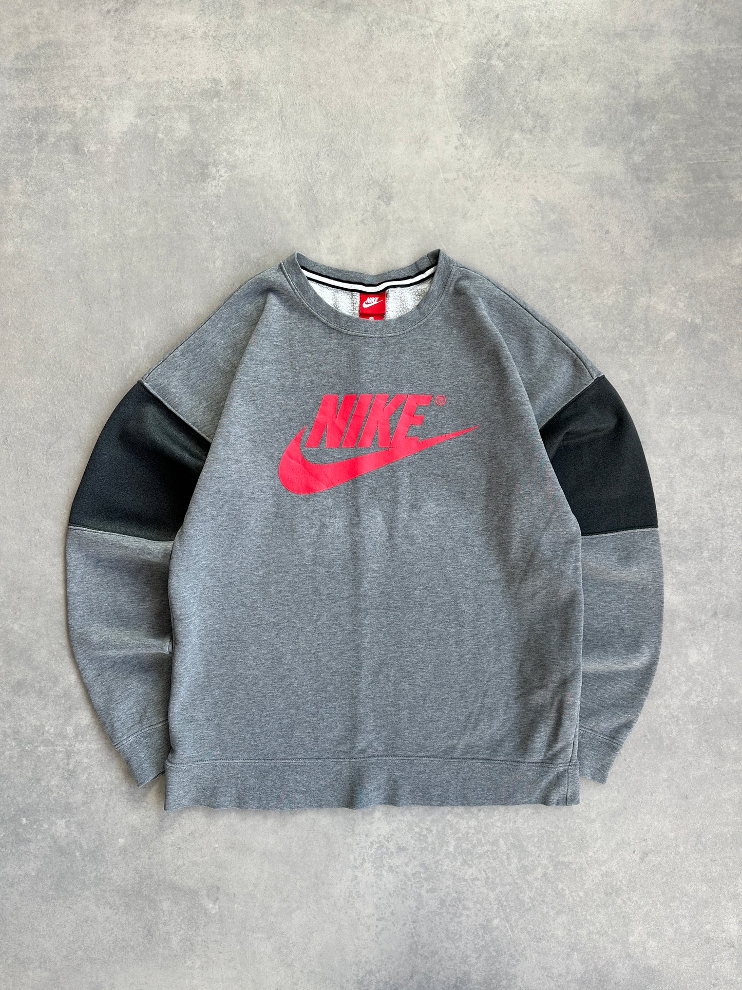 Nike muška siva basic dukserica (M)