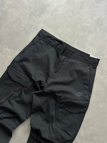 Nike Tech Pant muške crne šuškave cargo hlace (M)