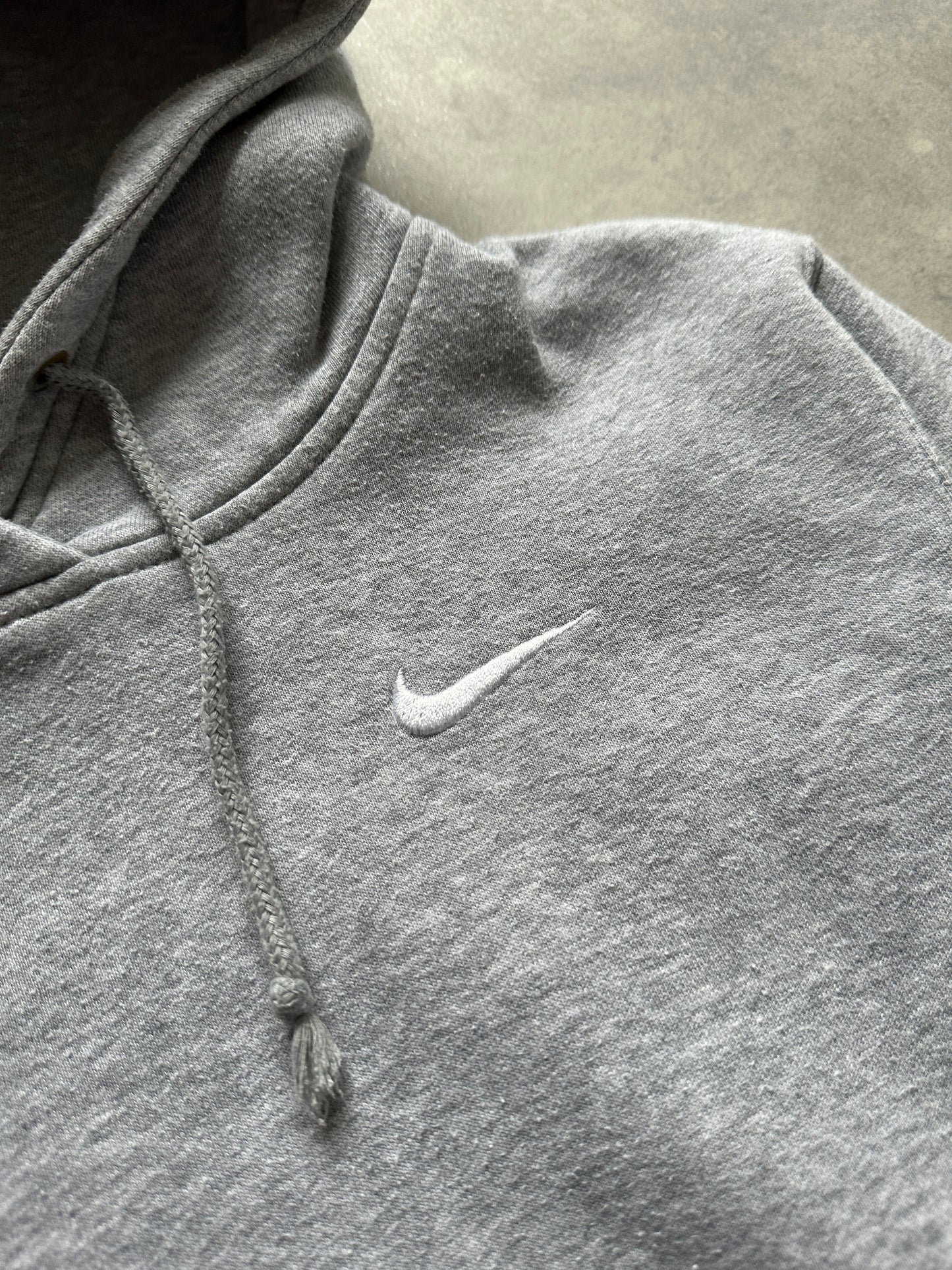 Nike basic siva muška dukserica (XS)