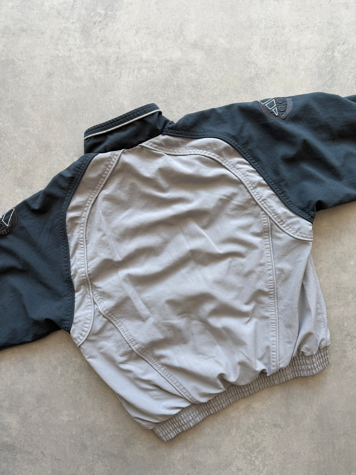 Adidas 2000s ženska šuškava dukserica (M)