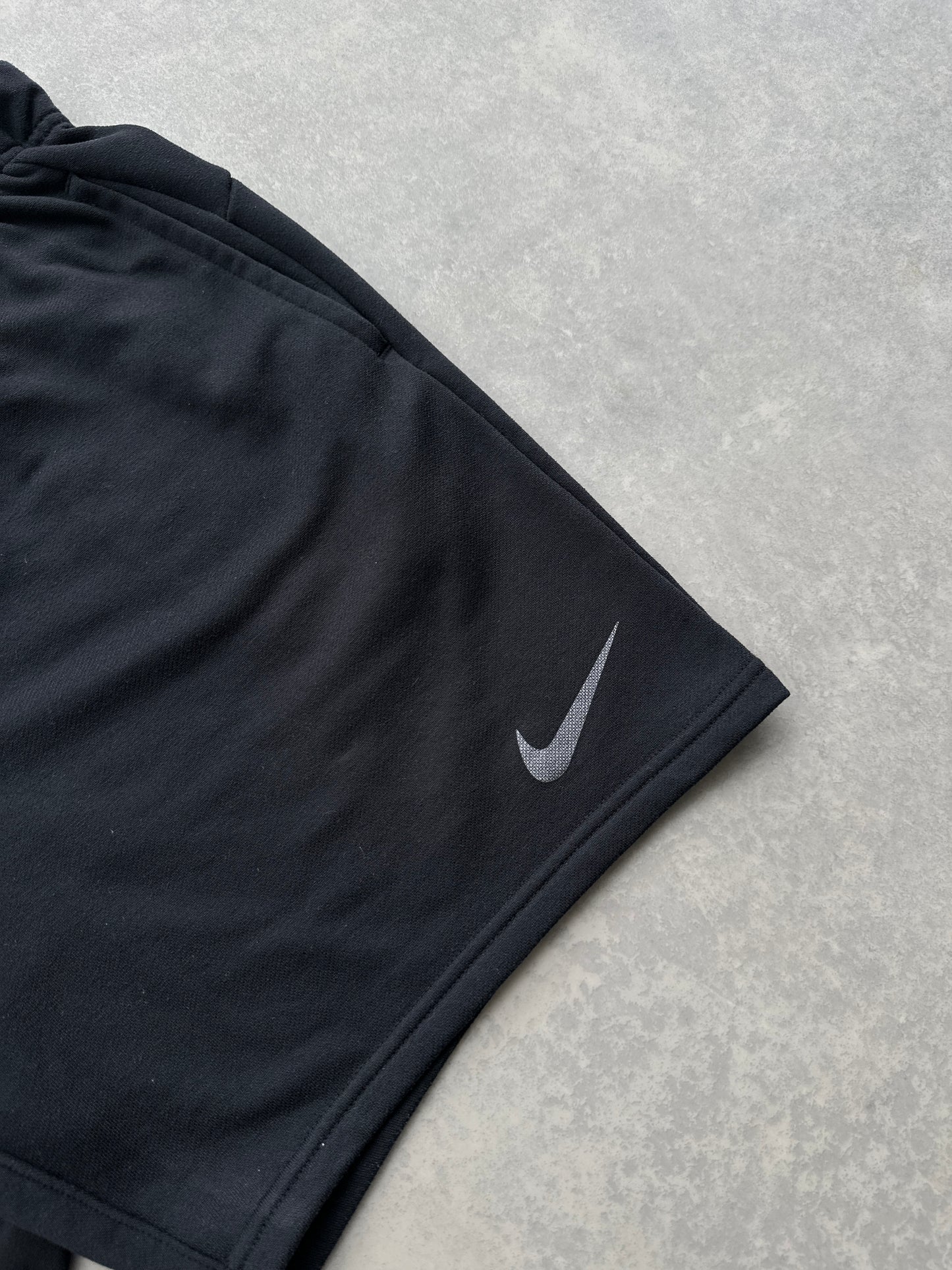 Nike basic crni muški šorc (L)