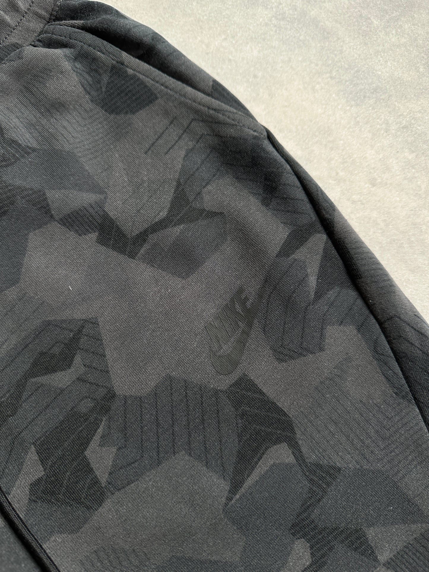 Nike Tech Fleece Camo muška trenerka (L)