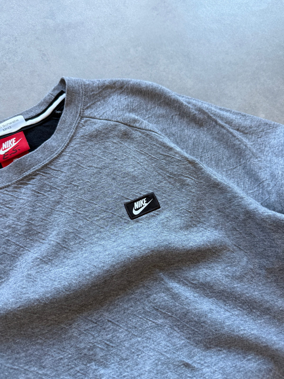 Nike muška basic siva tanka dukserica (M)