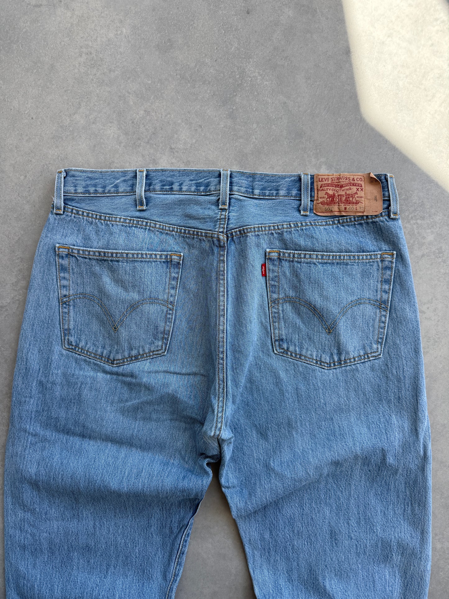 Levis 501 muške svijetlo plave farmerke (40x32)