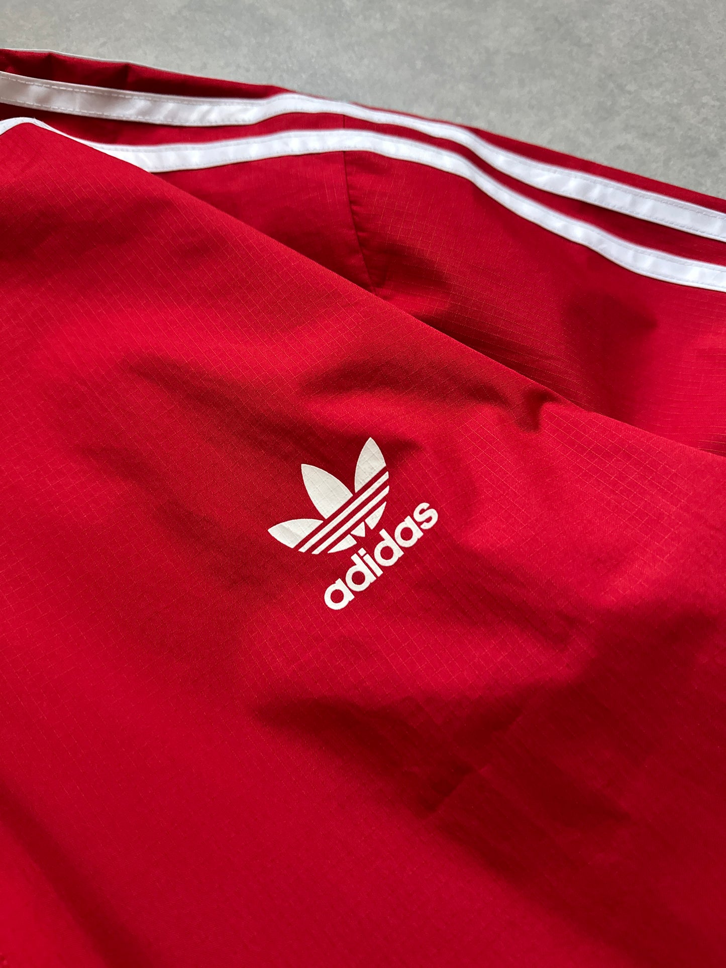 Adidas muška crvena šuškava dukserica (L)