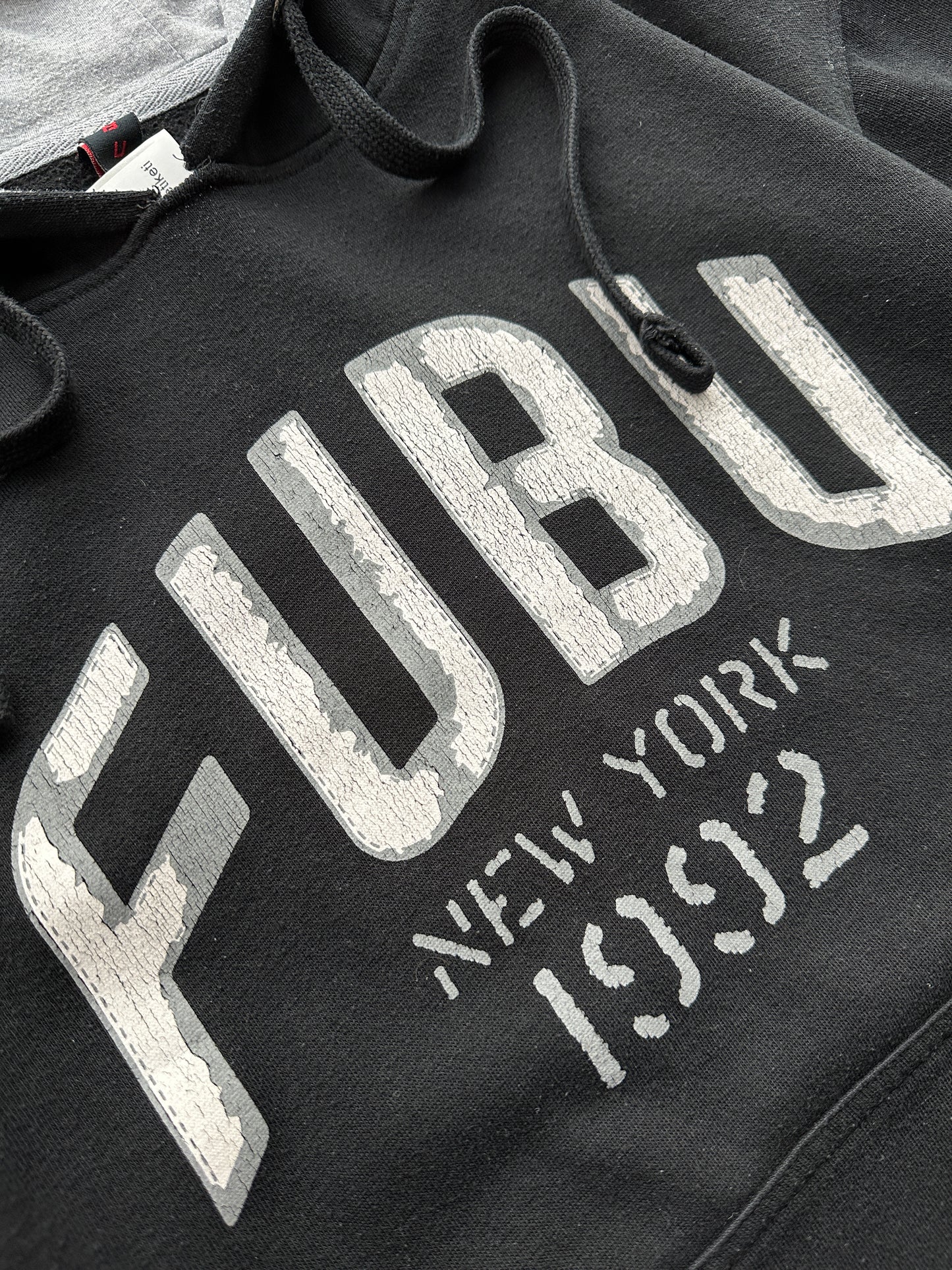 Fubu 2000s muška crna dukserica (M)