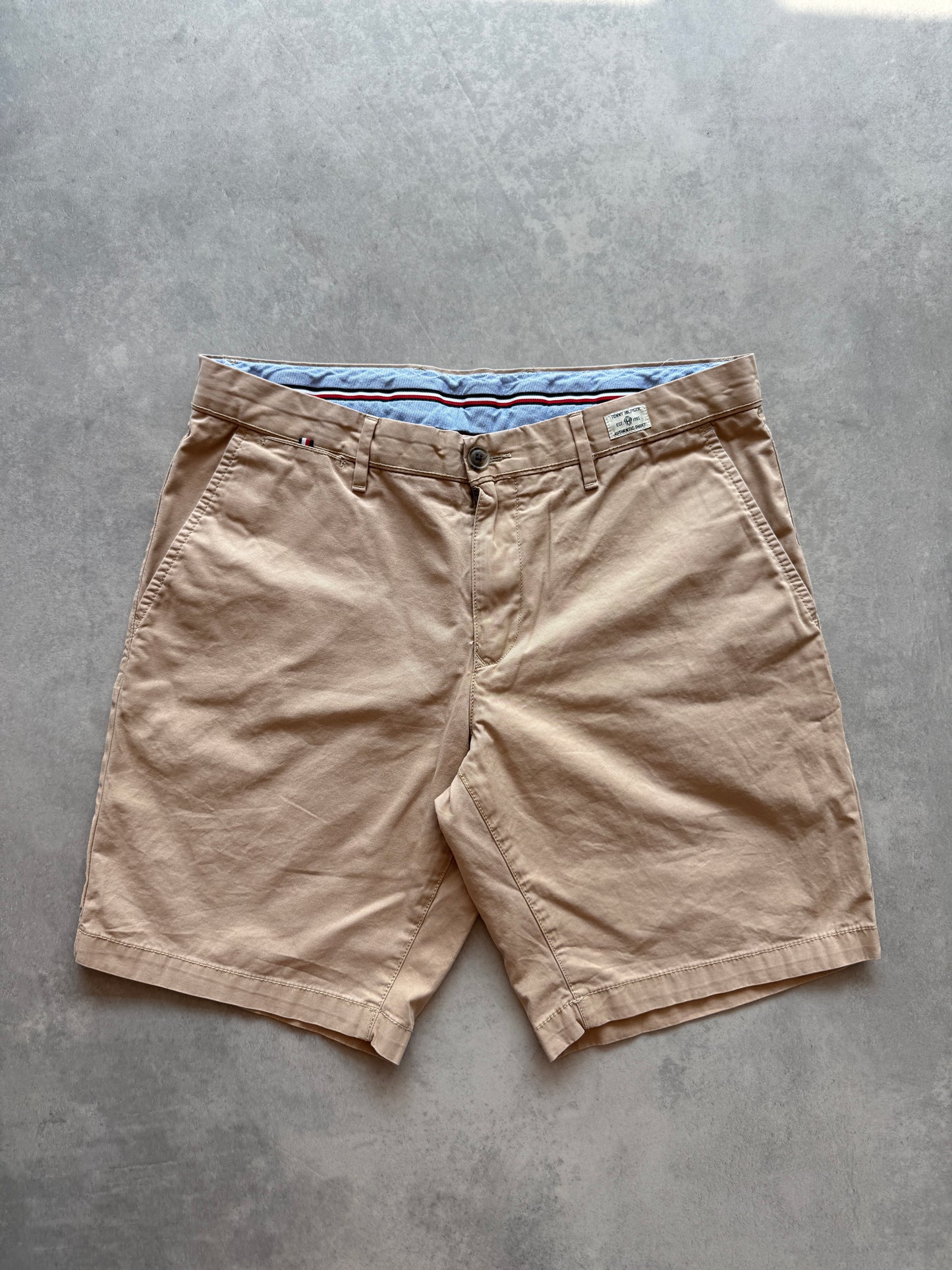 Tommy Hilfiger muški bež šorc (L)