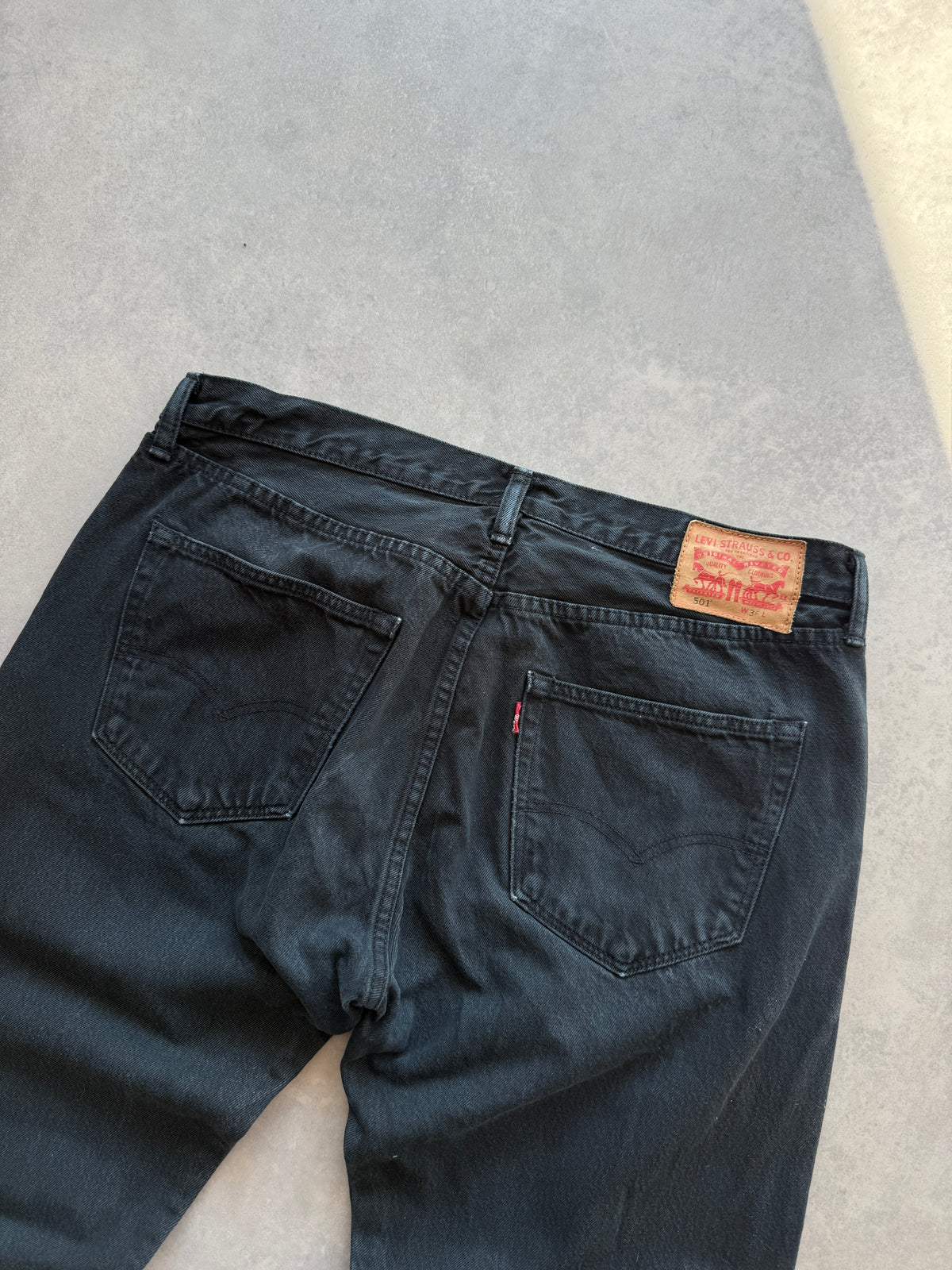Levis 501 muške crne farmerke (36x34)