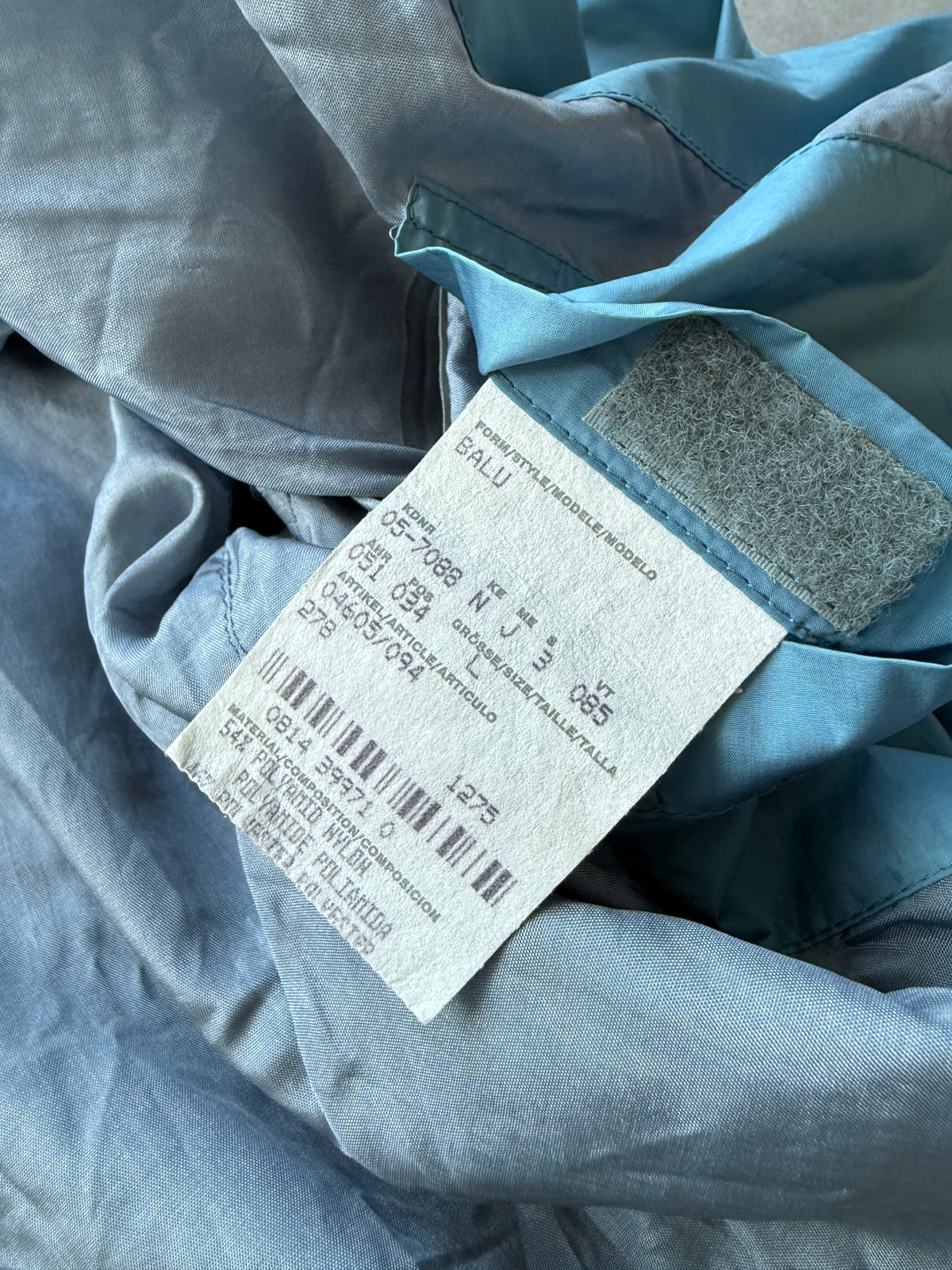 Hugo Boss vintage 90s muška ice blue šuškava jakna (L)