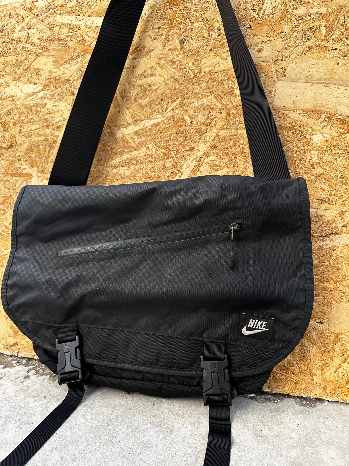 Nike 2000s messenger bag