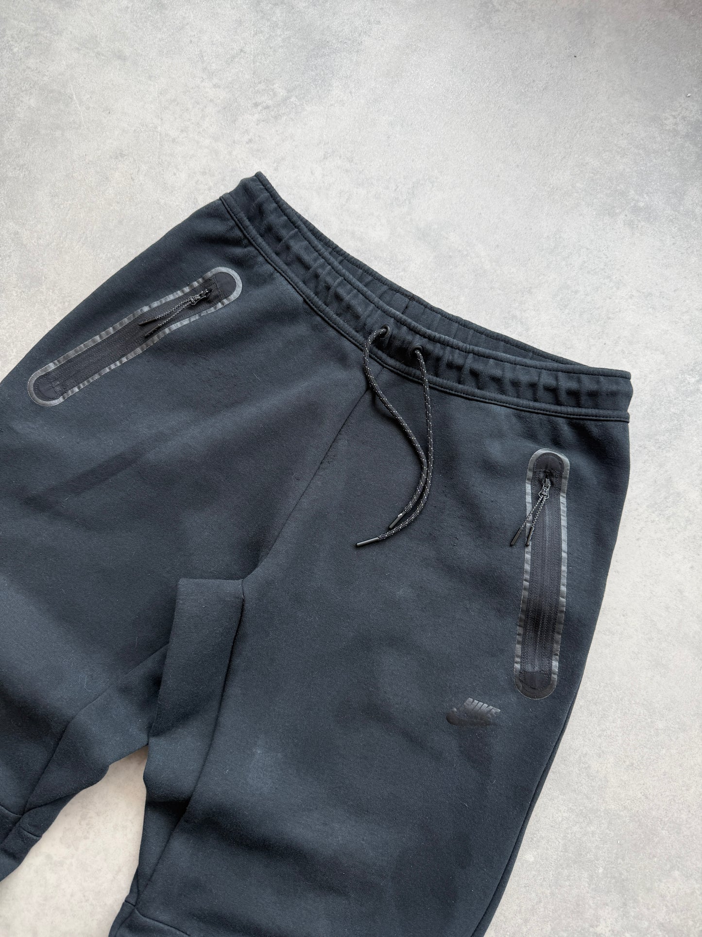 Nike Tech Fleece muška crna trenerka (L)