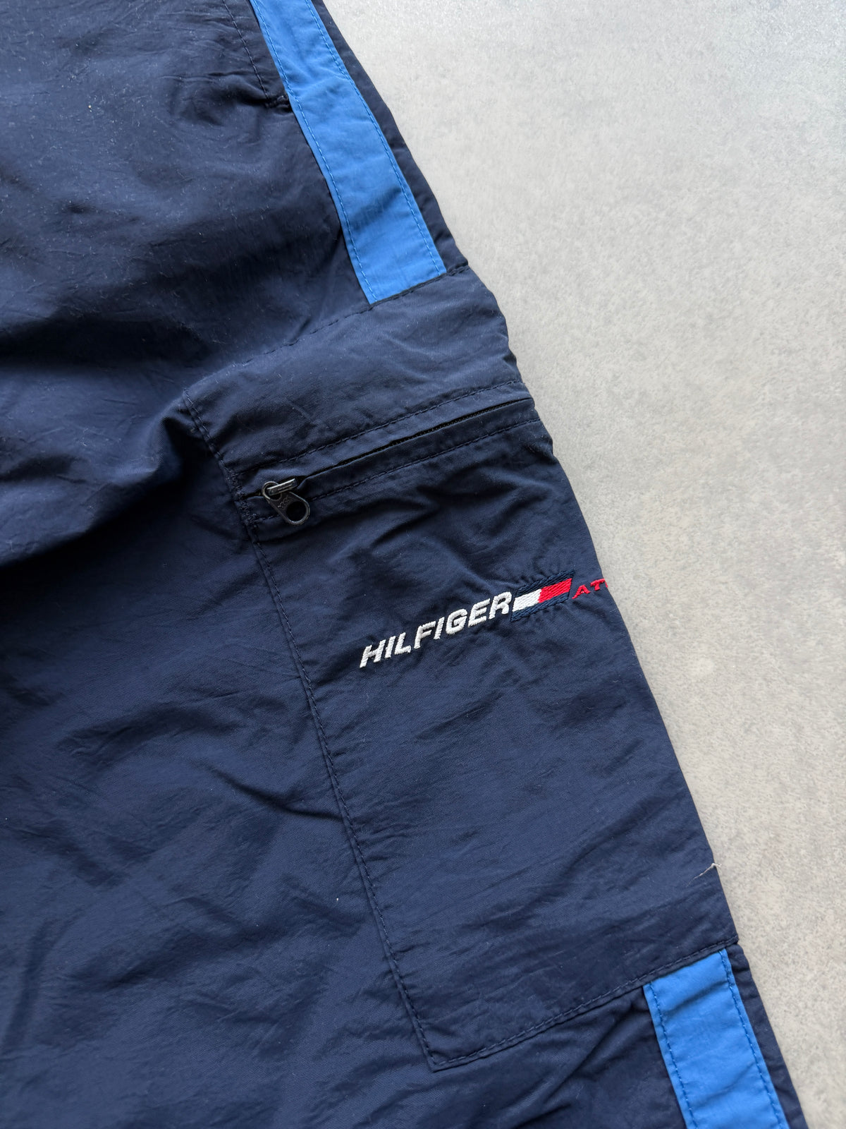 Tommy Hilfiger Athletic vintage muške šuškave baggy hlace (L)
