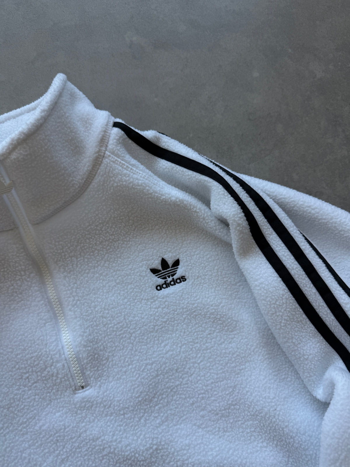 Adidas ženska bijela fleece dukserica (S)