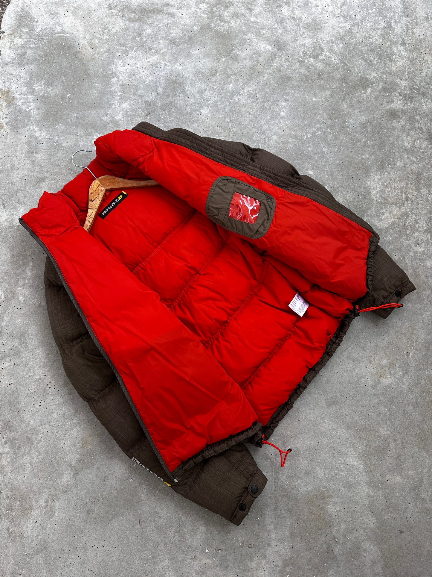 Berghaus vintage muška puffer jakna (S)