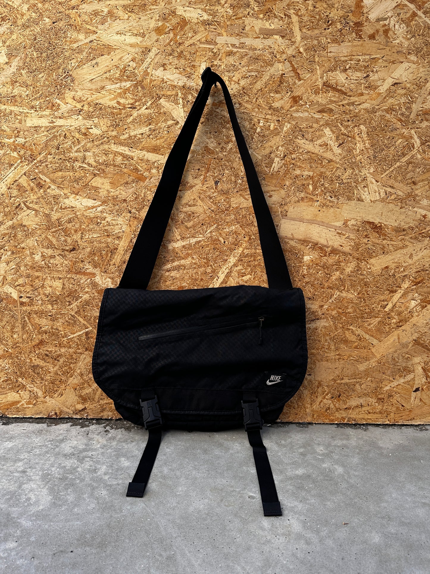 Nike 2000s messenger bag