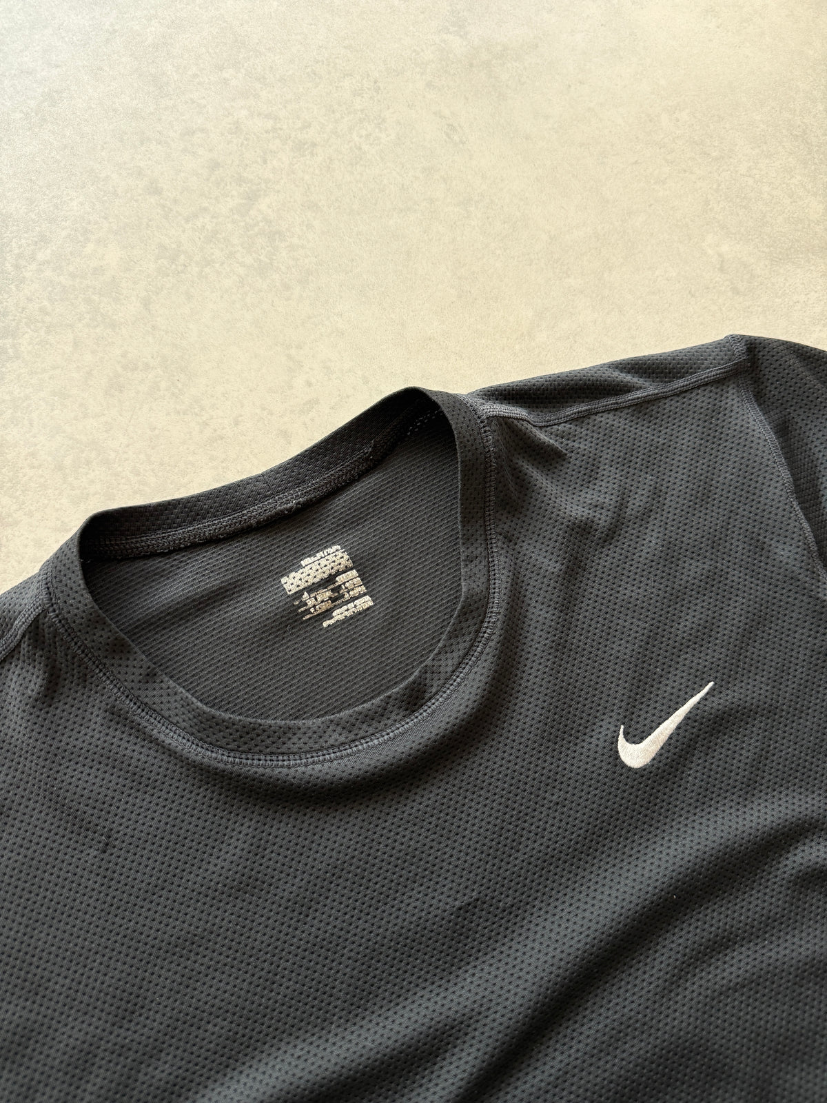 Nike Dri Fit muška crna slim fit sportska majica (M)