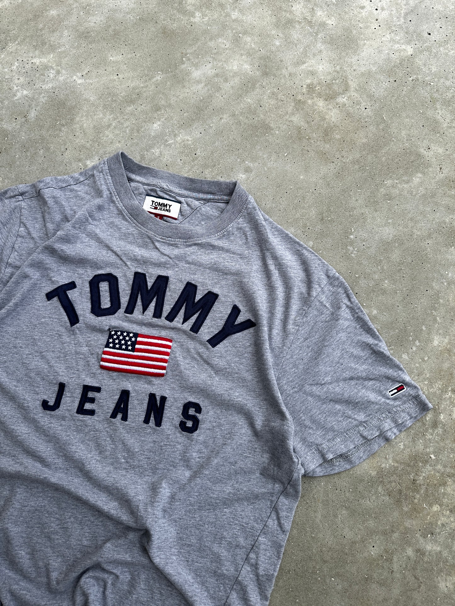 Tommy Jeans USA muška siva majica (S)