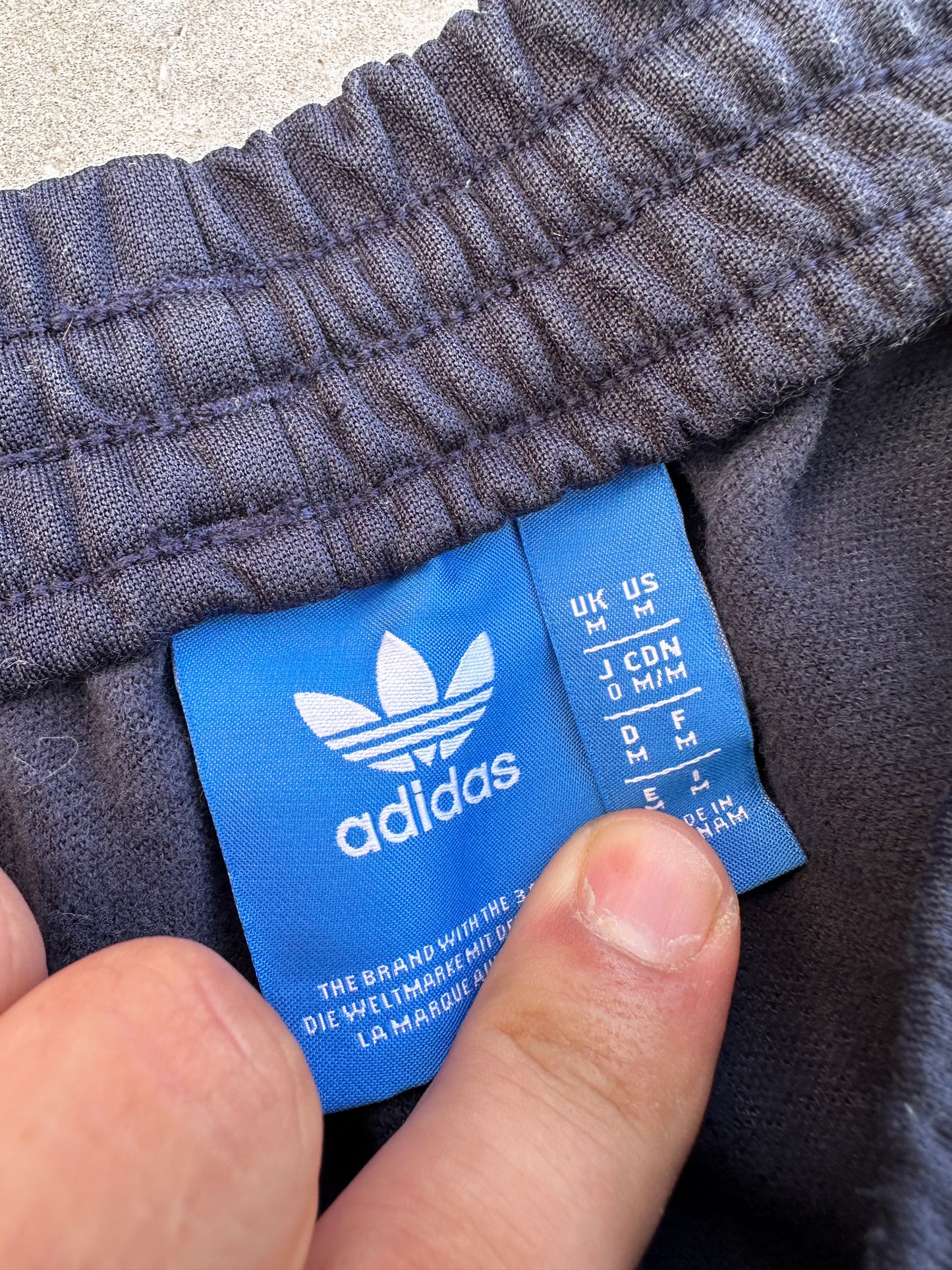 Adidas 2000s muška navy baggy trenerka (M)