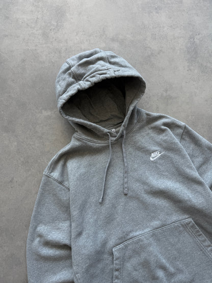 Nike muška basic siva dukserica (M)