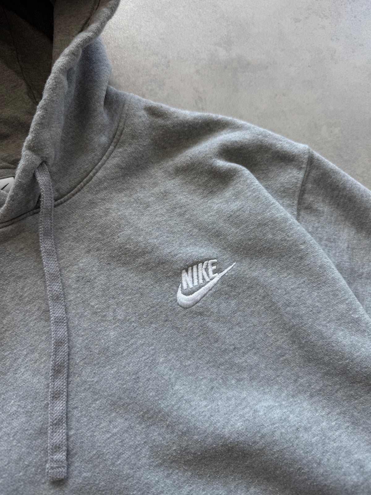 Nike muška basic siva dukserica (M)