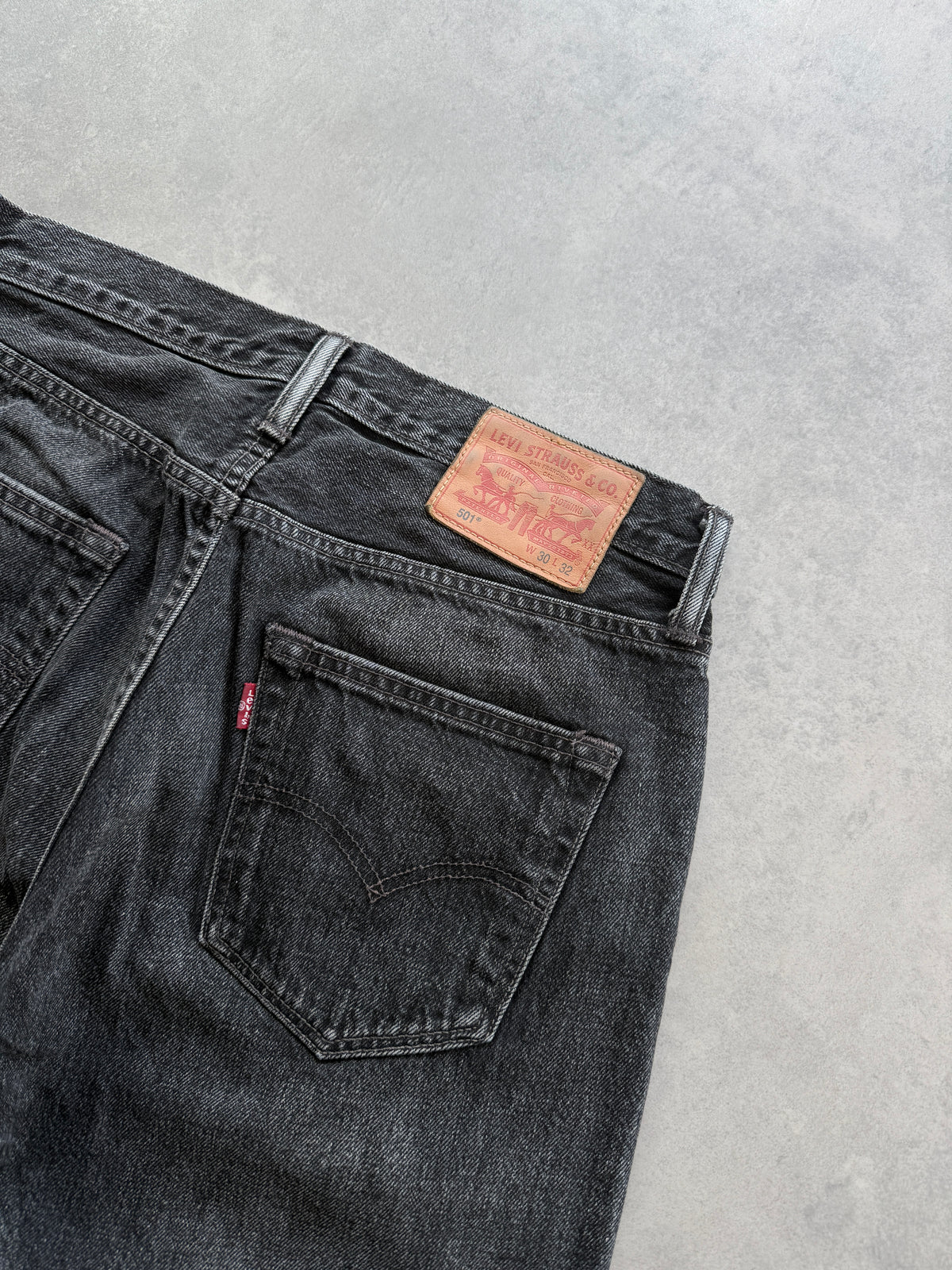 Levis 501 muške crne farmerke (30x32)